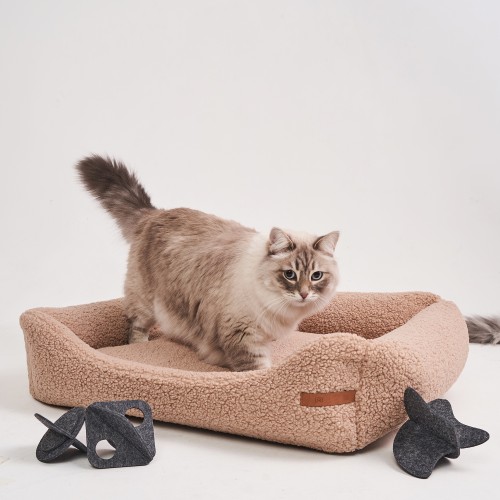 panier chat bouclette mocha pantone 2025