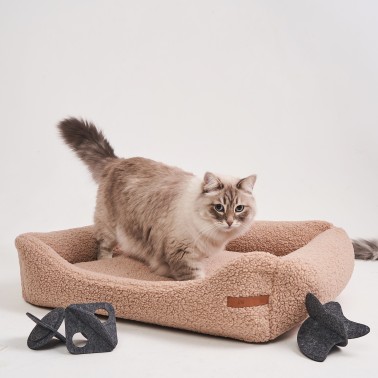 panier chat bouclette mocha pantone 2025