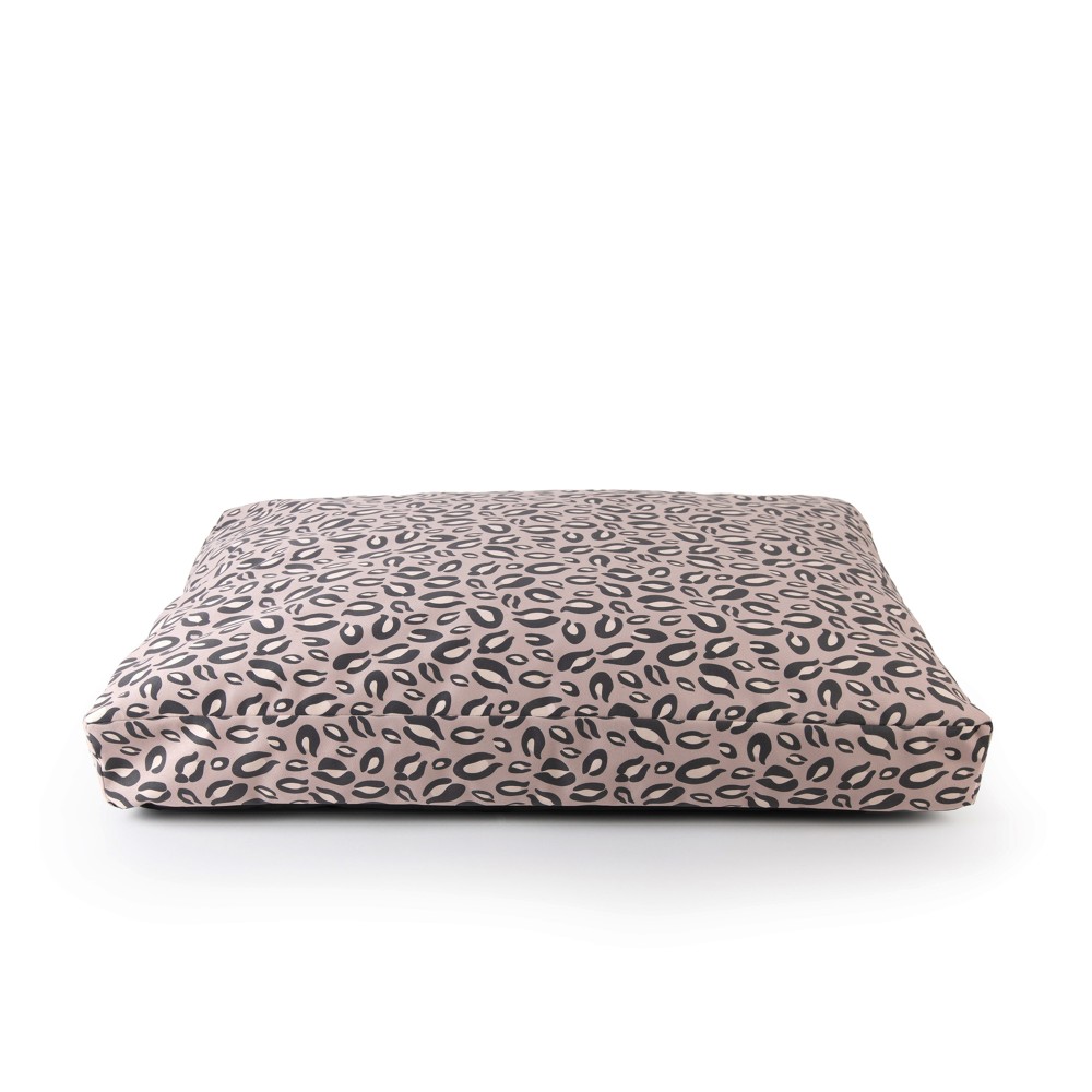 coussin chien léopard rose nude montaigne bagane